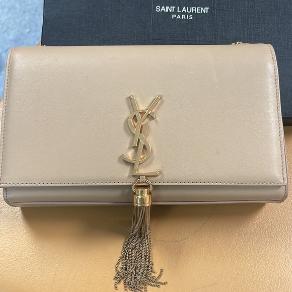 Beautiful small handbag in GREAT condition. - Picture 3 of 7